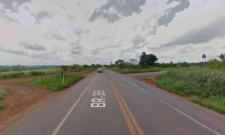 Acidente ocorreu no trevo da BR-365, divisa dos municpios de Araguari e Indianpolis, no Tringulo Mineiro(foto: Google Street View/Reproduo)