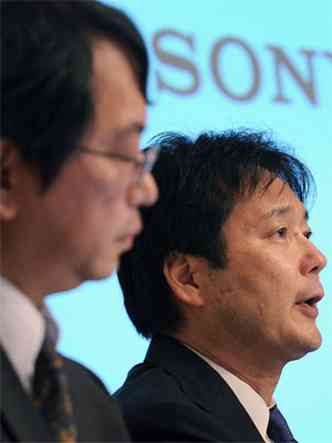 Executivos da Sony anunciam o balano financeiro em Tquio(foto: AFP FOTO KAZUHIRO NOGI)