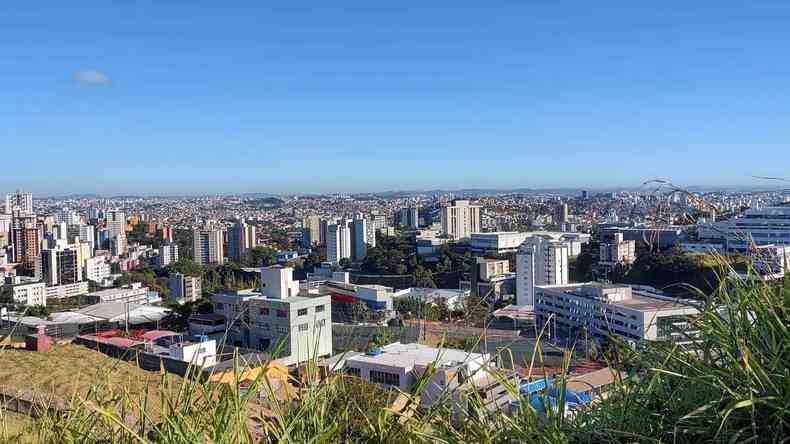 Cu azul e vista superior de Belo Horizonte