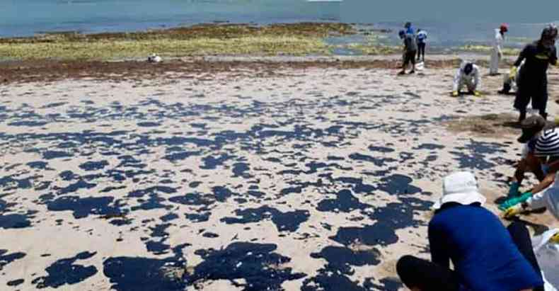Primeiras manchas apareceram nas praias da Paraba, em 30 de agosto. At agora, so 906 localidades atingidas(foto: Luiz Reis/Divulgao %u2013 28/10/19)