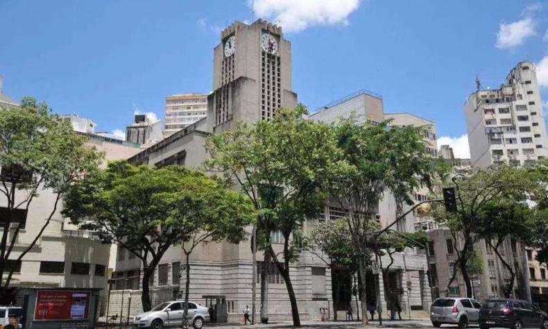 Cursos são gratuitos e serão realizados à distância a partir da próxima quinta-feira(foto: Gladyston Rodrigues/EM/D.A Press) Fachada da prefeitura de Belo Horizonte