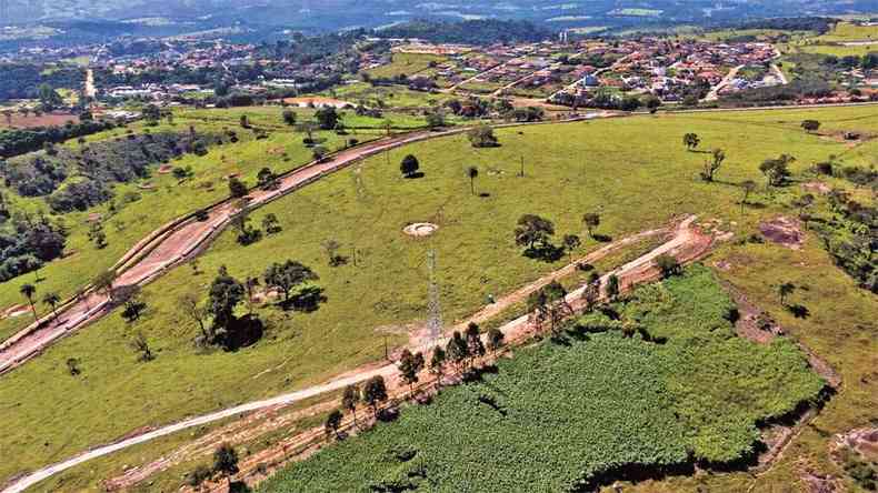 Tubulao do novo sistema de captao do Rio Paraopeba, em substituio  estrutura que teve a operao suspensa depois do rompimento da barragem na mina do Crrego do Feijo, que ser interligada com a Estao de Tratamento de gua (ETA) Sistema rio Manso. (foto: Vale/Divulgao)