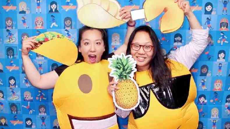Yiying Lu e Irene Cho se conheceram na Emojicon, uma conferncia sobre emojis em San Francisco(foto: Yiying Lu)