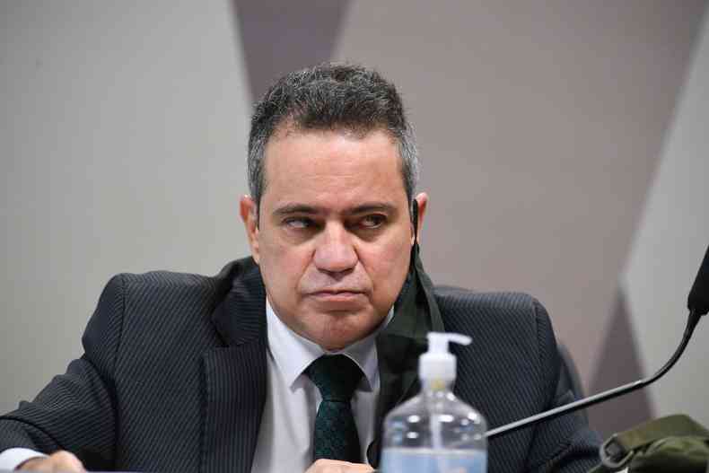  mesa, ex-secretrio-executivo do Ministrio da Sade, coronel Antnio Elcio Franco Filho(foto: Edilson Rodrigues/Agncia Senado)