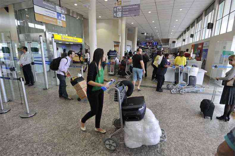 Recolocao de balanas para bagagem e melhorias na inspeo e nos banheiros esto previstas para o saguo(foto: Juarez Rodrigues/EM/D.A PRESS)