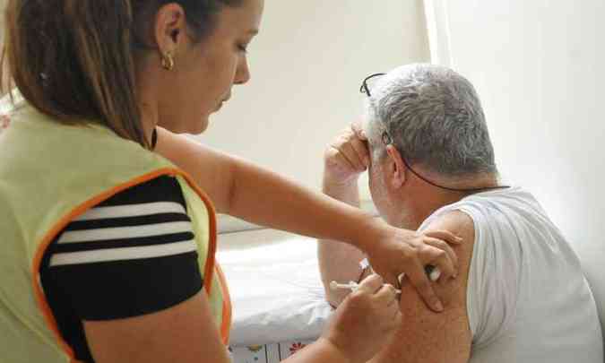 Vacinao no estado pode ter contribudo para reduo dos casos da febre(foto: Jair Amaral/EM/D.A Press)