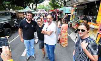 Prefeito Alexandre Kalil na Avenida Getlio Vargas, no dia 30 de abril, durante o 