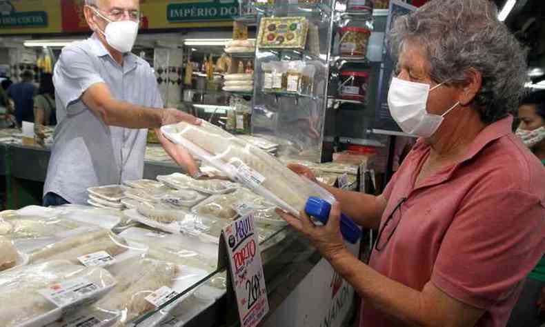 Elcio Silveira Zanetta, 66 anos, no Mercado Central nesta segunda-feira (11/4)