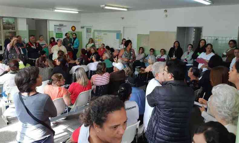 Aproximadamente 80 pessoas participaram do ato nesta tera-feira(foto: Sindibel / Divulgao)