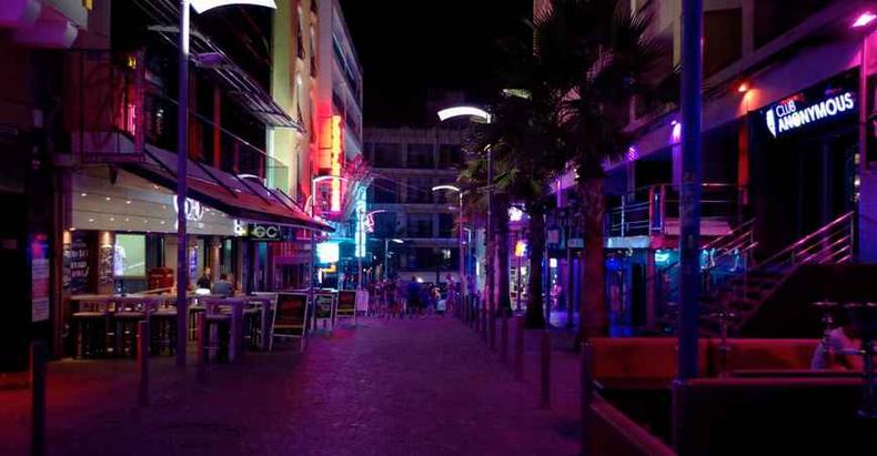 A Rua Paceville é o ponto de concentração dos nightclubs na ilha, que abrem todos os dias do ano(foto: Malta/reprodução) A Rua Paceville é o ponto de concentração dos nightclubs na ilha, que abrem todos os dias do ano(foto: Malta/reprodução)