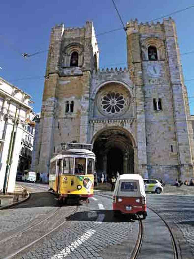 Passeio na catedral  carto-postal de Lisboa