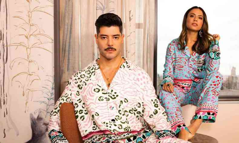 Kadu Dantas e Patricia Bonaldi usando pijamas estampados