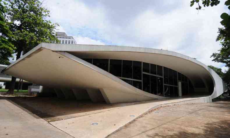 Famoso por sua arquitetura, o Colgio Estadual Central, em Belo Horizonte, integra a rede pblica de ensino em Minas(foto: Leandro Couri/EM/D.A Press)