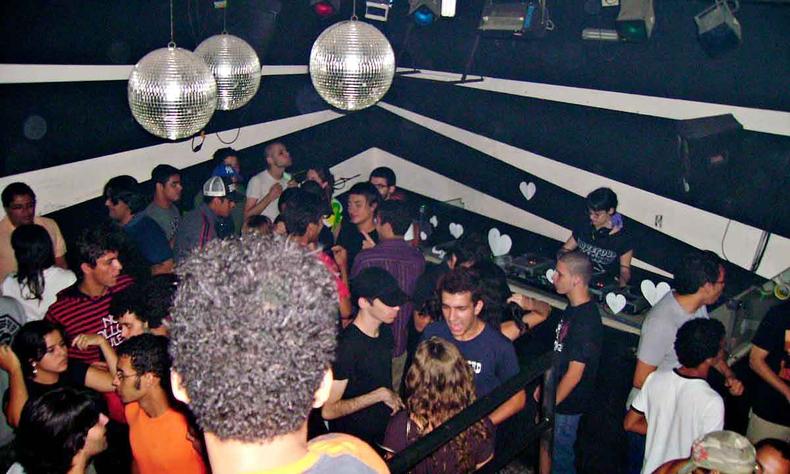 Noites animadas fizeram história em BH (foto: Acervo pessoal) Interior da boate Mary in Hell