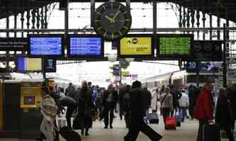 A estao Gare du Nord  a mais movimentada na Europa e a terceira no mundo(foto: KENZO TRIBOUILLARD/AFP)