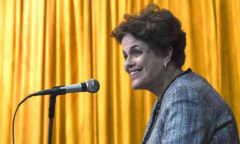 A ex-presidente Dilma Rousseff falou durante cerca de meia hora, por meio de videoconferncia, de Belo Horizonte, nesta sexta-feira (foto: Apu Gomes )
