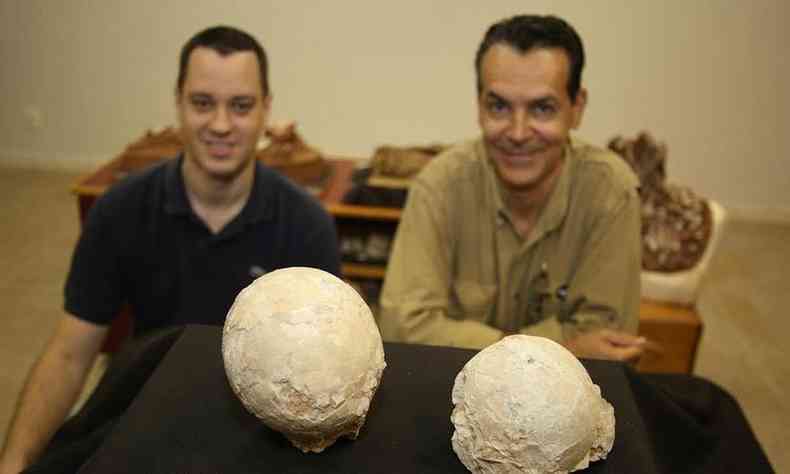 Thiago e Luiz Carlos: orgulho de mais um achado fóssil numa das regiões mais ricas nesse material no país(foto: L.Adolfo)