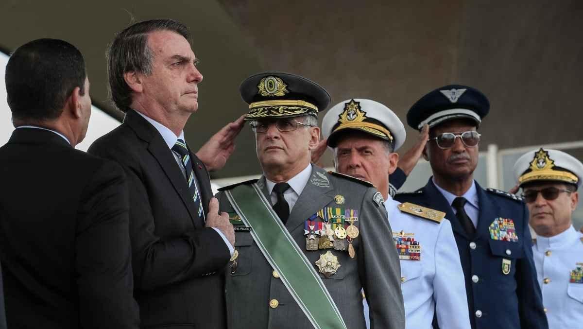 Bolsonaro: Forças Armadas não aceitarão impeachment por motivos políticos - Politica - Estado de Minas
