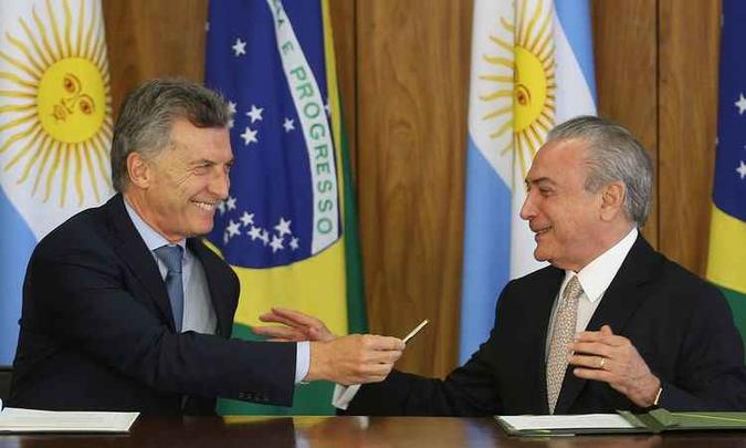 Maurício Macri, presidente da Argentina, e Michel Temer durante cerimônia de assinatura de Atos. O evento foi realizado no Palácio do Planalto em 2017 (foto: Antonio Cruz/ Agência Brasil) Maurício Macri, presidente da Argentina, e Michel Temer durante cerimônia de assinatura de Atos. O evento foi realizado no Palácio do Planalto em 2017 (foto: Antonio Cruz/ Agência Brasil)