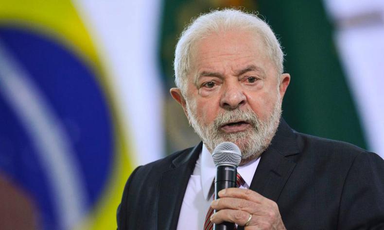 As reunies da agenda oficial de Lula desta sexta-feira tambm foram inicialmente canceladas. Lula permanece em repouso no Palcio da Alvorada