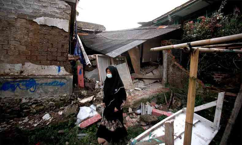 Terremoto causou mortes e destruio na Indonsia