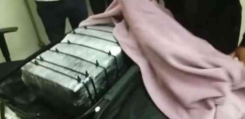 Droga estava escondida em uma mala(foto: Polcia Federal (PF) / Divulgao)