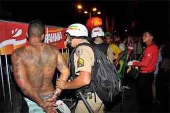 Torcedor denunciado por assediar mulher foi detido pela PM (foto: LEANDRO COURI/EM/D.A PRESS)