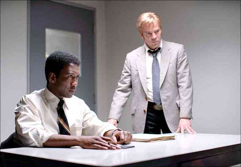O oscarizado Mahershala Ali e Stephen Dorff so a dupla de atores da nova temporada da srie policial True detective (foto: HBO/DIVULGAO)