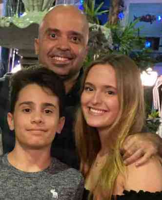 Médico ginecologista, Agnaldo Lopes diz que os filhos, Teresa e Bernardo, querem seguir a mesma carreira (foto: Arquivo Pessoal )