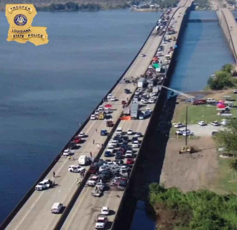 Batida formou o caos no viaduto da Louisiana