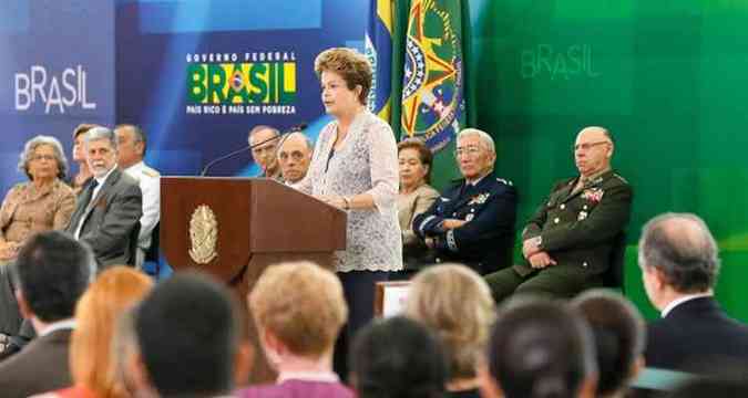 Presidente Dilma Rousseff durante apresentao de oficiais-generais promovidos(foto: Roberto Stuckert Filho/PR)