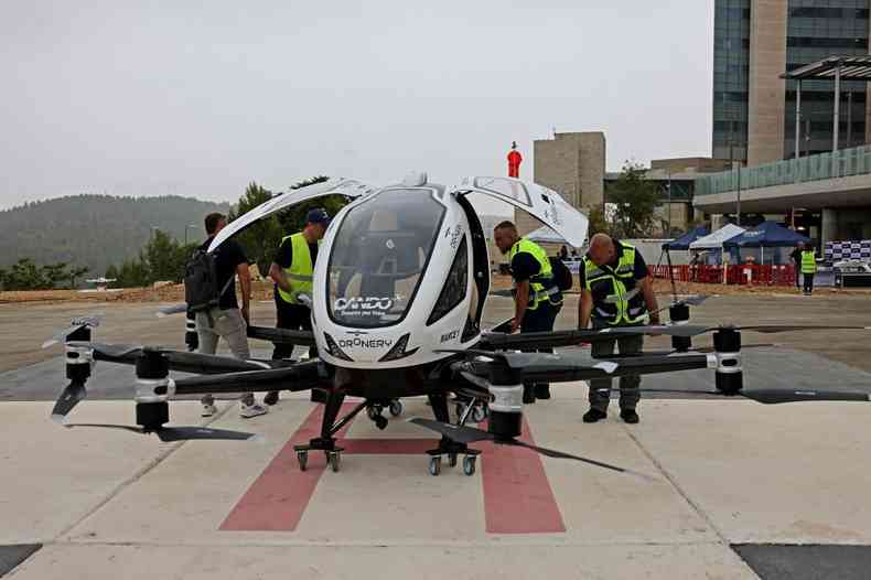 drone sendo preparado para teste em Israel
