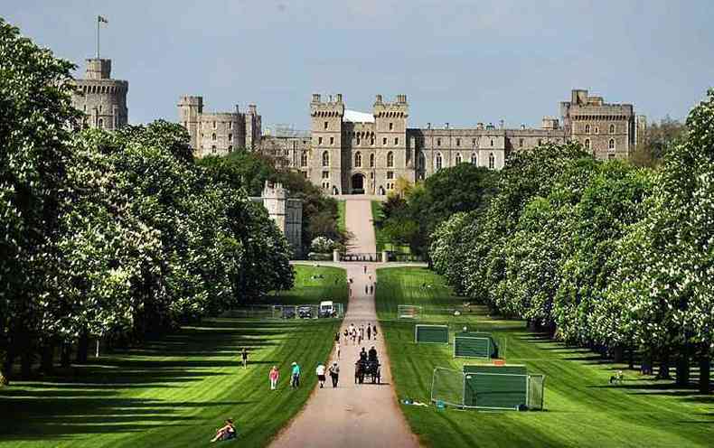 Lar da monarquia, mais de quinhentas pessoas vivem e trabalham no Castelo de Windsor(foto: Daniel LEAL-OLIVAS/AFP )