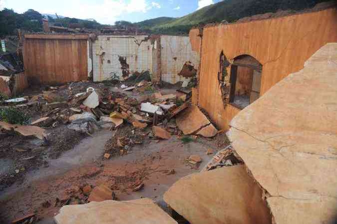 Tragdia deixou 19 pessoas mortas e destruiu comunidades mineiras(foto: Leandro Couri/EM/D.A Press)