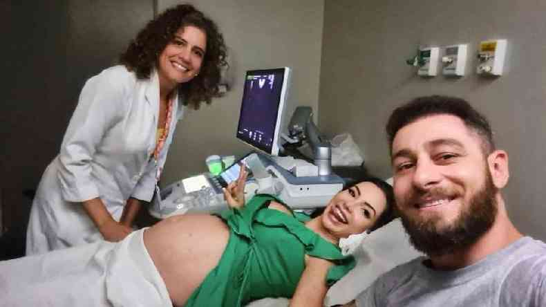 Polyana e Tiago com a cirurgiã fetal Danielle do Brasil