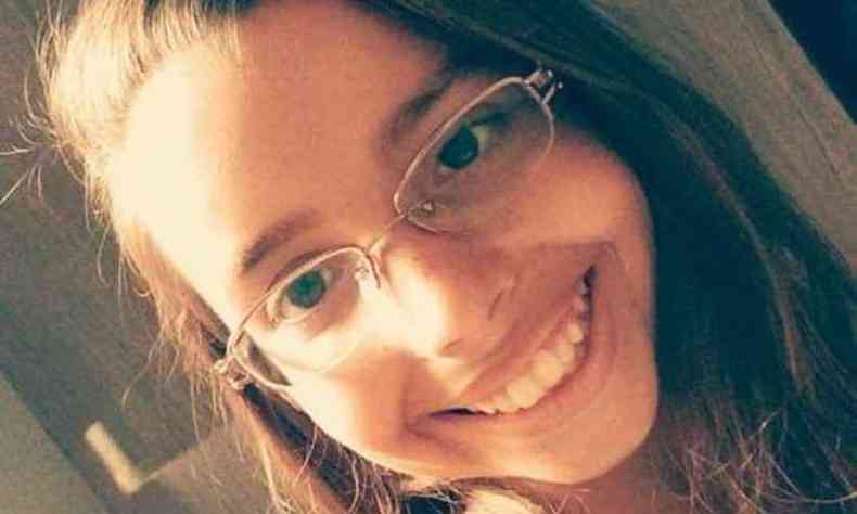 Emanuela Medeiros, de 16 anos, morreu de traumatismo craniano aps levar rasteira em escola no Rio Grande do Norte(foto: Arquivo Pessoal/Reproduo da Internet)