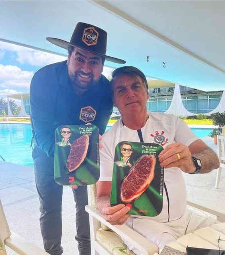 Bolsonaro e o churrasqueiro Tch(foto: Reproduo/redes Sociais)