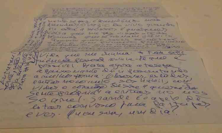 Foto mostra detalhe de carta trocada entre Lucia Castelo Branco e Gabriela LLansol