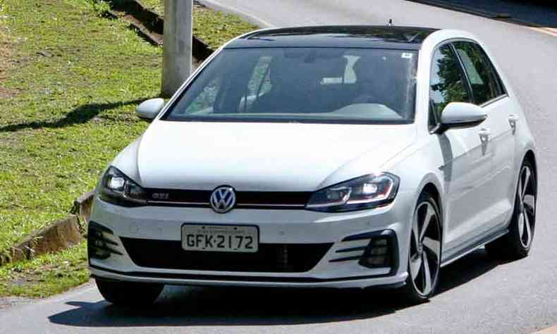 Volkswagen registrou apenas 32 unidades do Golf, que pode deixar de ser produzido no Brasil(foto: edsio ferreira/em/d. a press)