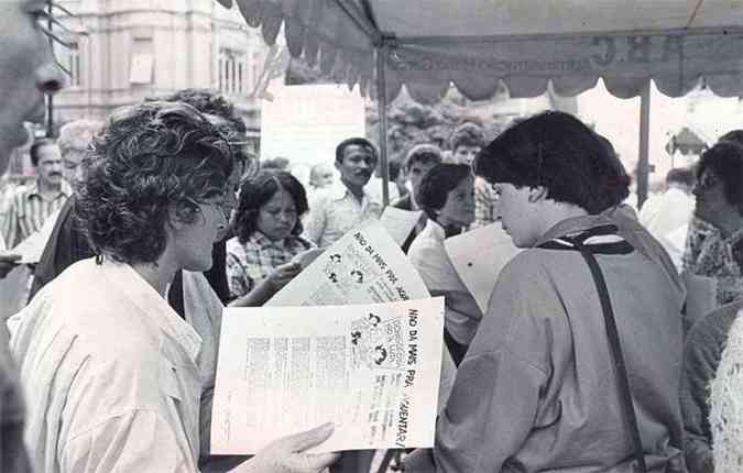 Movimento das donas-de-casa faz passeata na luta pelo boicote da carne em novembro de 1985(foto: Foto: Pedro Graeff/EM/D.A Press - 05/11/1985 )