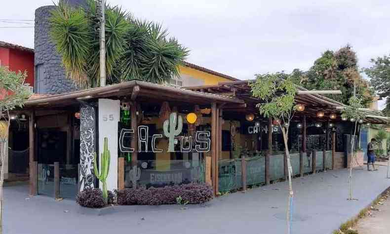 Bar Cactus, no Bairro So Luiz, que tinha 60 mesas antes da pandemia, reabrir com 27(foto: Csar Souto/Divulgao)