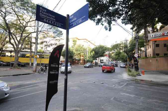 Rotatria oval na Avenida Francisco Deslandes com Rua Cristina, no bairro Anchieta, no Centro-Sul de Belo HorizonteJuarez Rodrigues/EM/D.A Press