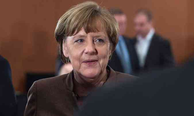 A chanceler alem Angela Merkel durante reunio de membros do gabinete alemo com os lderes dos estados federais do pas na chancelaria em Berlim(foto: AFP/John MACDOUGALL )