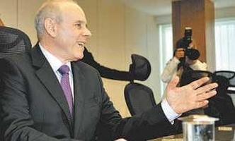 Mesmo com redução do IOF para estrangeiros e com o Banco Central despejando US$ 1,37 bilhão no mercado, moeda dos EUA fecha a R$ 2,13(foto: ANTÔNIO CRUZ/ABR) Mesmo com redução do IOF para estrangeiros e com o Banco Central despejando US$ 1,37 bilhão no mercado, moeda dos EUA fecha a R$ 2,13(foto: ANTÔNIO CRUZ/ABR)