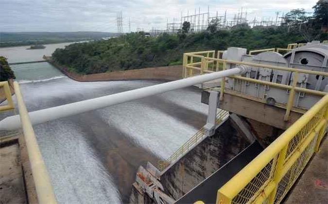 Usina de Tr�s Marias sofreu com a falta de chuvas no ano passado(foto: Leandro Couri/EM/D.A Press)
