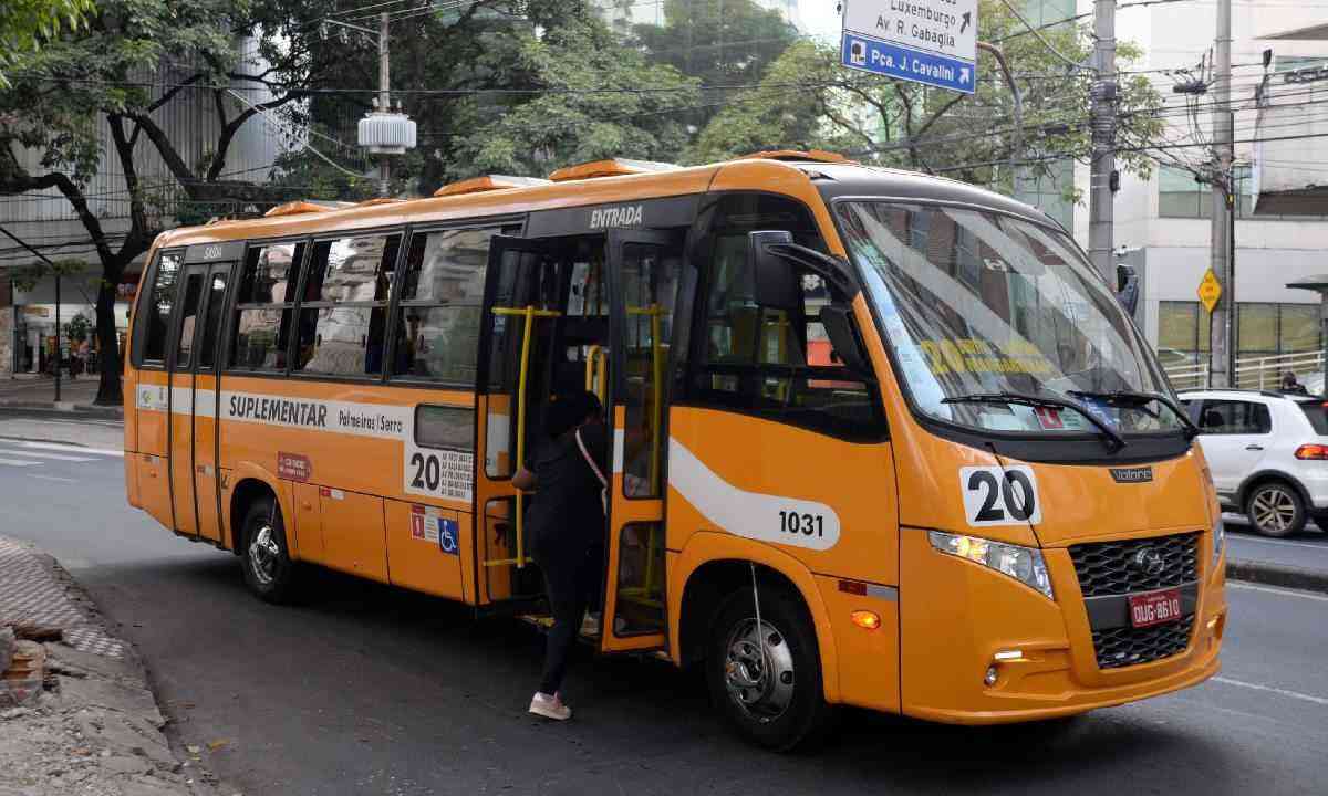 Vereadores de BH mantêm veto ao subsídios dos ônibus suplementares