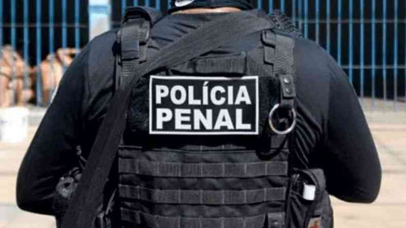 Policial Penal de costas