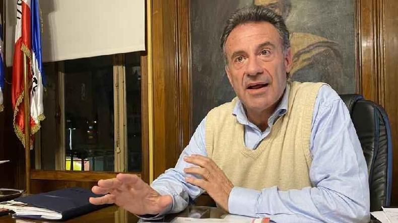 O ministro da Sa�de do Uruguai, Daniel Salinas, informou em suas redes sociais que enviar� mais doses de vacinas contra a covid-19 para 'blindar' a regi�o na fronteira(foto: Divulga��o)