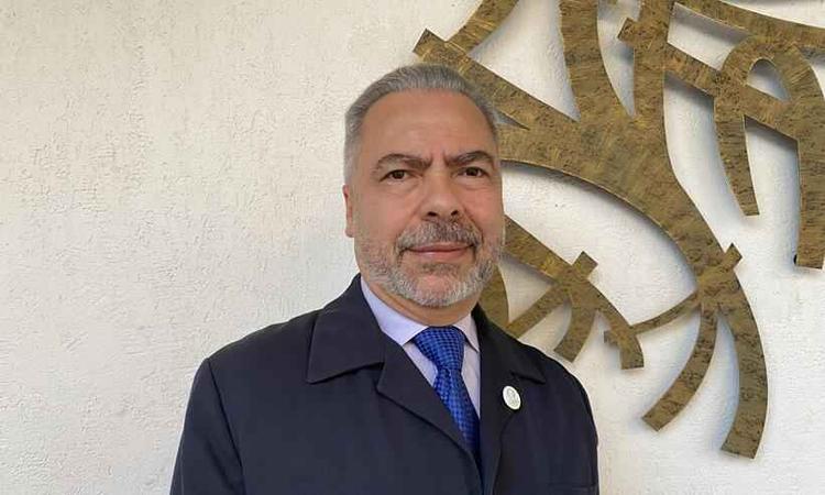 Mdico acupunturiatra Hildebrando Sbato, especialista na rea de dor, presidente do Colgio Mdico de Acupuntura de Minas Gerais (CMA/MG),