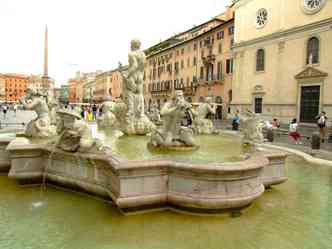 A fonte de Netuno, na Piazza Navona,  um escndalo. Para muitos turistas, a praa barroca foi eleita a mais bonita de Roma(foto: carlos altman/em/d.a press)